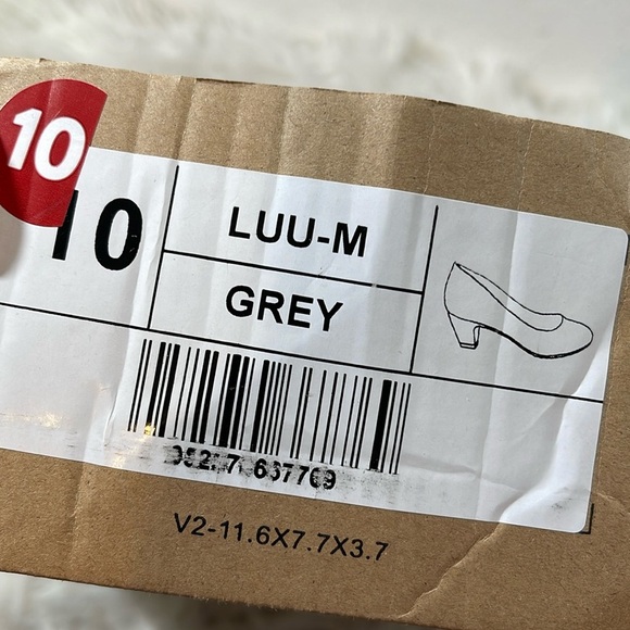 JOURNEE COLLECTION Luu Round Toe Pumps Mini Heel Grey Size 10 NEW - Picture 14 of 16
